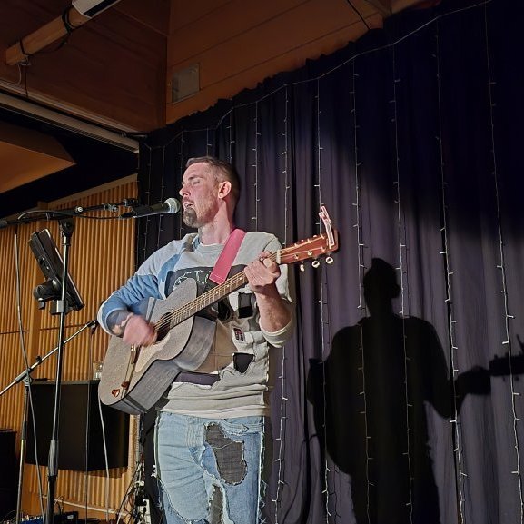 Trúbadorinn Gunnar Geir lokaði kvöldinu.