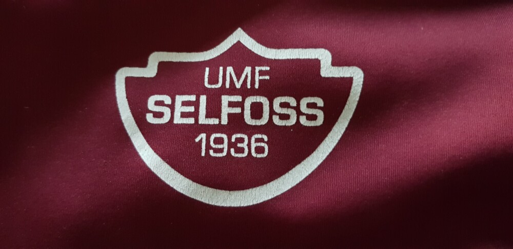 Selfoss_merki_á_peysu_lárétt