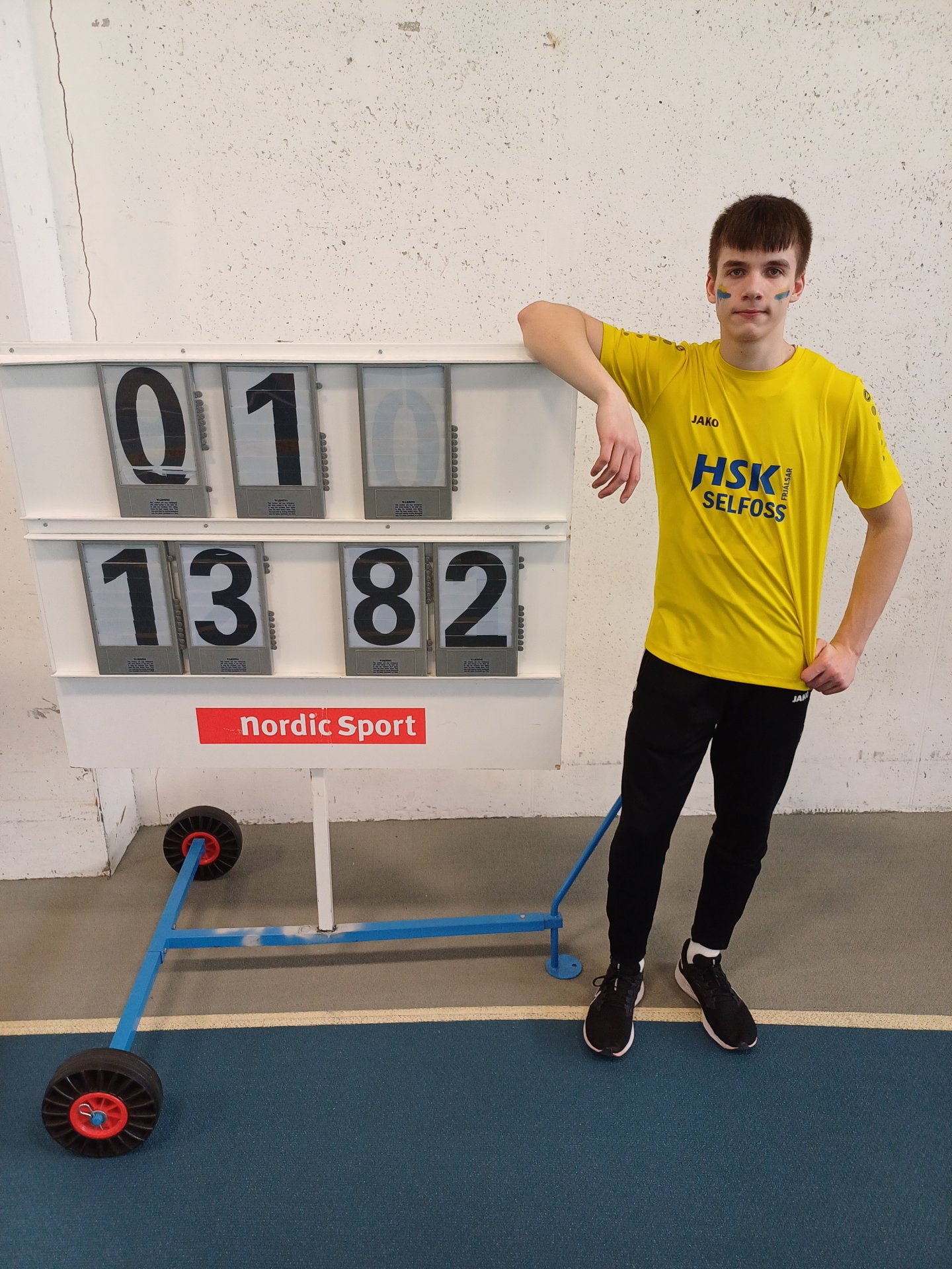 Hjálmar Vilhelm með glæsilegt HSK met í flokki 16-17 ára og einungis 28cm frá EM-U18 lágmarki